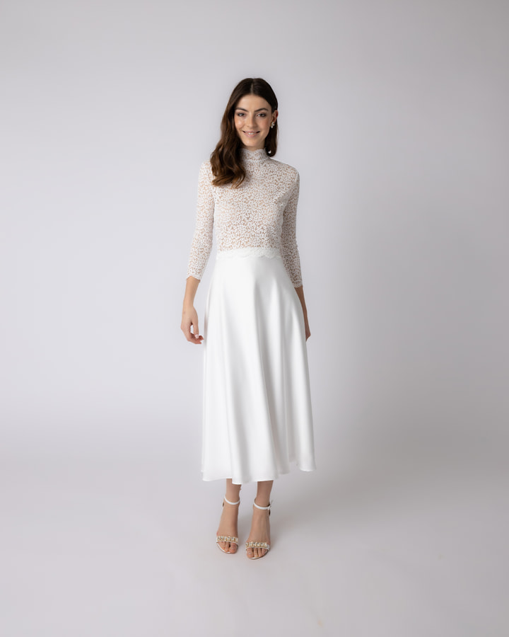 Brautkleid-Standesamt-Winterhochzeit-wadenlanger-Brautrock-aus-Satin-Spitzen-Crop-Top-Stehkragen-langarm-1.jpg