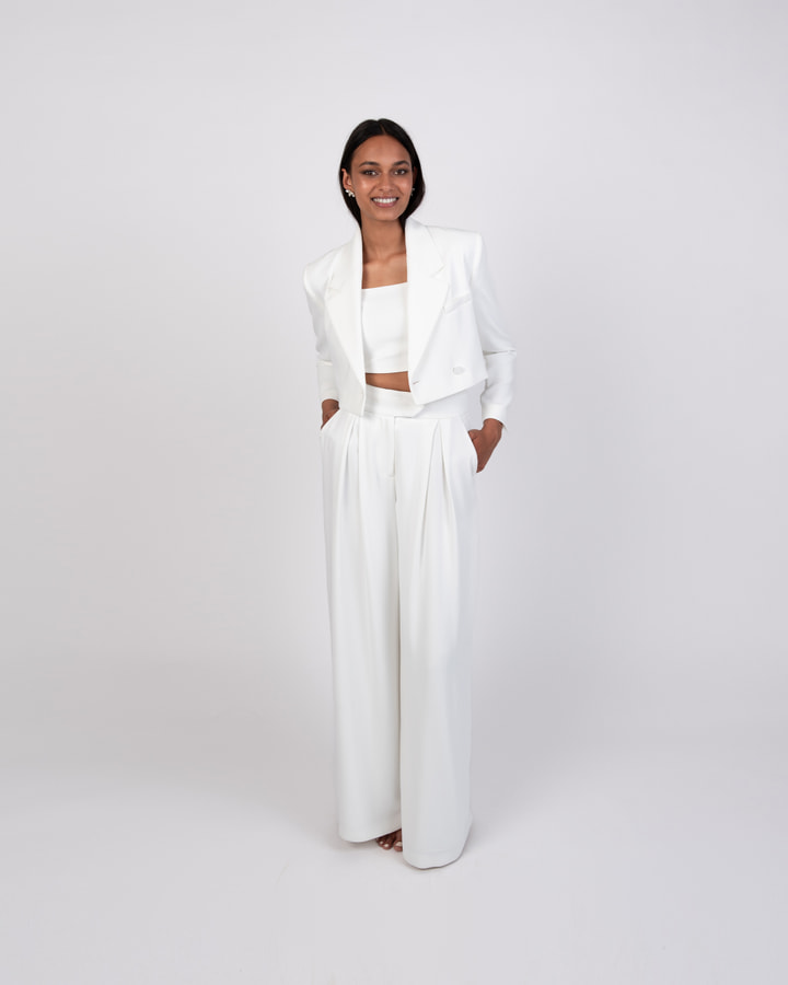 Standesamt-Braut-Hosenanzug-weite-Brauthose-kurzer-Brautblazer-Crop-Top-1.jpg