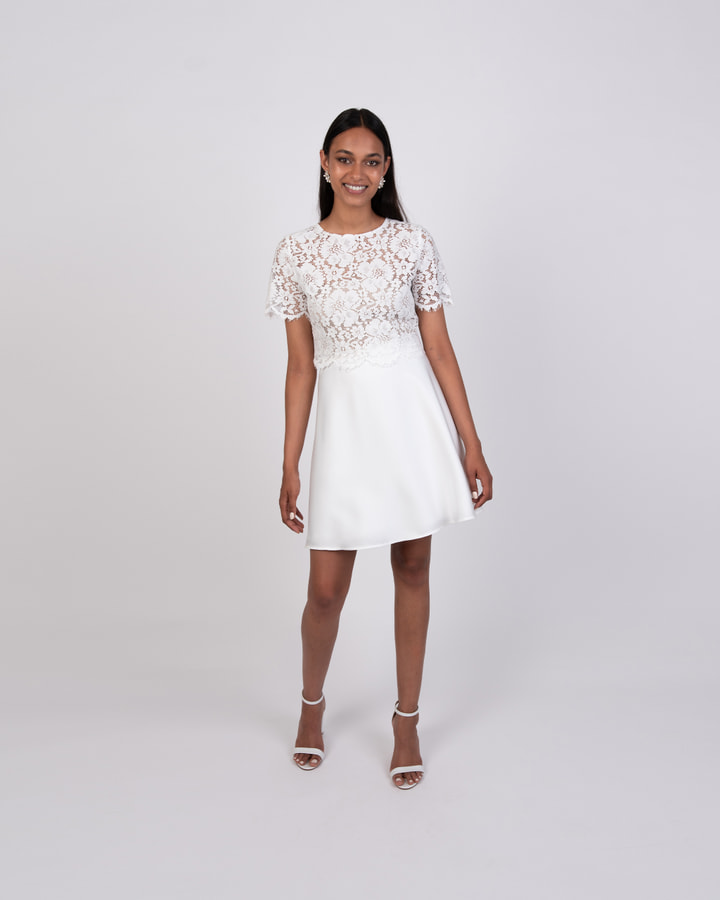 Kurzes-Brautkleid-Standesamt-Minirock-Satin-kurzarm-Spitzenoberteil-kurz-1.jpg