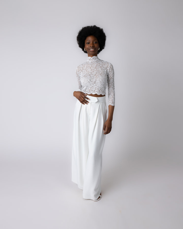 Brautlook-Standesamt-Brauthose-Marlene-Hose-aus-twill-Crop-Top-aus-Botanikspitze-Stehkragen-langarm-1.jpg