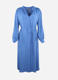 Robe BOSS avec un col officier, décolleté en V, boutonnage caché sur le devant, fentes avec boutonnage aux poignets et lanière à la taille  Bleu