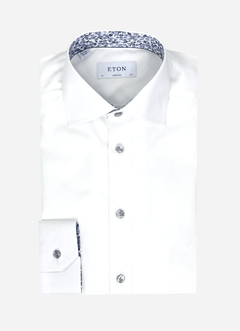 Strukturiertes Eton-Hemd mit floralem Detail am Kragen und an den Ärmeln. Off-White/Himmelblau 