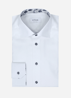 Strukturiertes Eton-Hemd mit floralem Detail am Kragen und an den Ärmeln. Weiß/Blau/Grau 