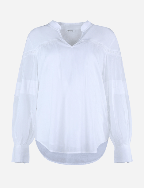 Blouse encolure tunique, manches longues volumineuses avec deux larges plis et poignets à un bouton, détails en dentelle