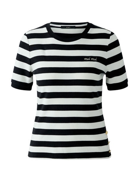 T-Shirt rayé avec logo brodé et boutons décoratifs sur un côté.