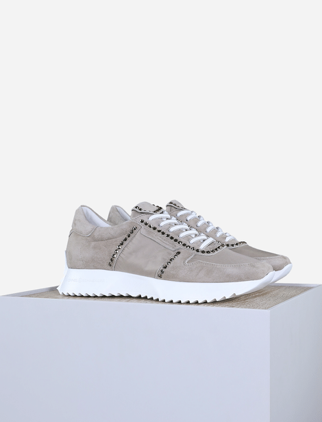 Sneakers avec décorations et une semelle avec relief Taupe